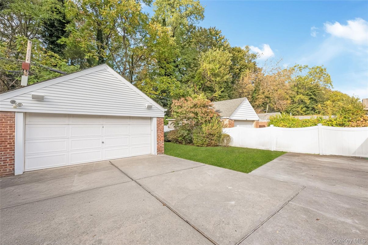 Detached Garage, Exterior