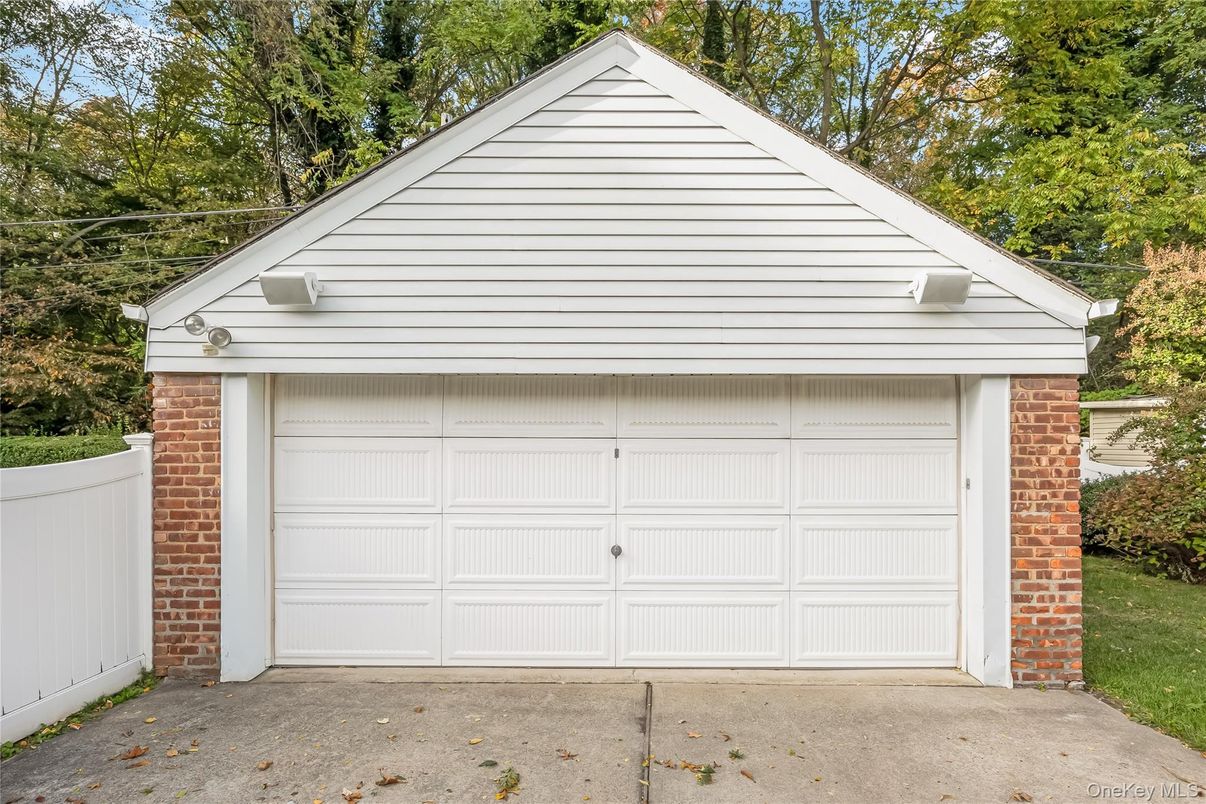Detached Garage, Exterior