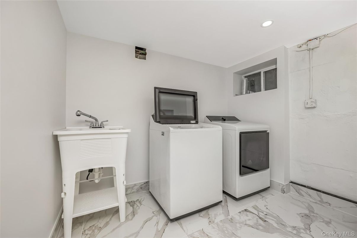 Interior, Marble, Recessed Lighting, Washer