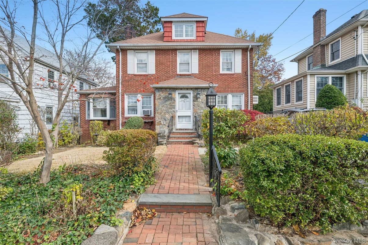 Exterior, Facade, Brick Facade, American Foursquare