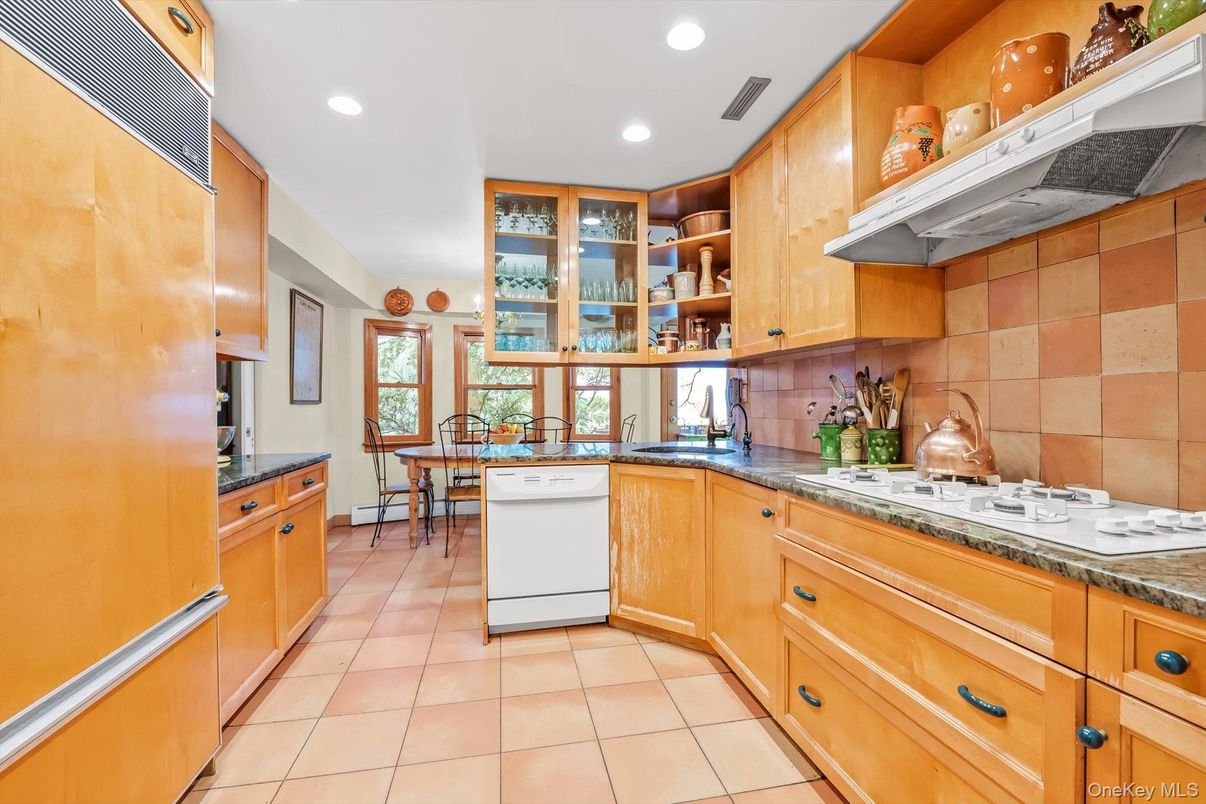 Dining room, Interior, Kitchen, Recessed Lighting