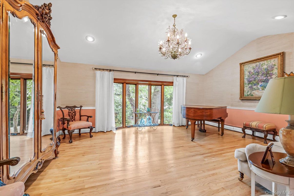 Chandelier, Interior, Piano, Recessed Lighting, Wood Texture Flooring