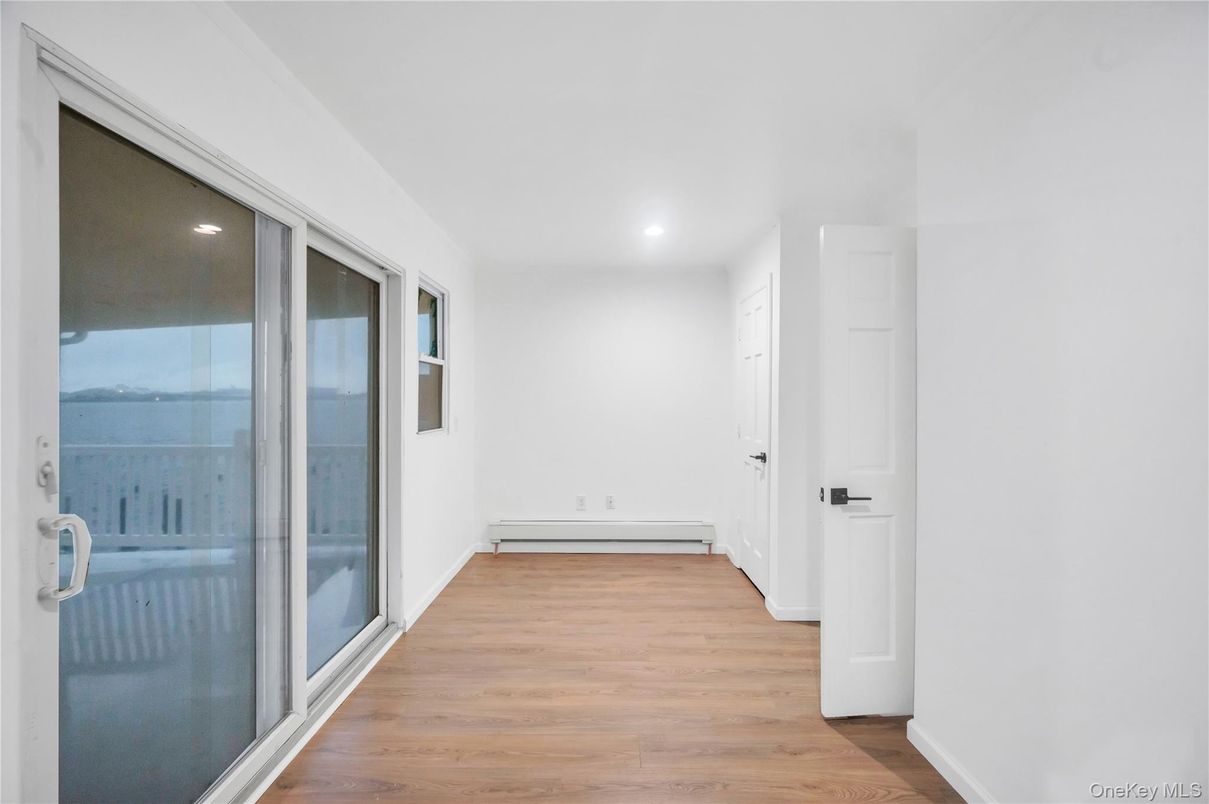 Interior, Recessed Lighting, Water, Wood Texture Flooring