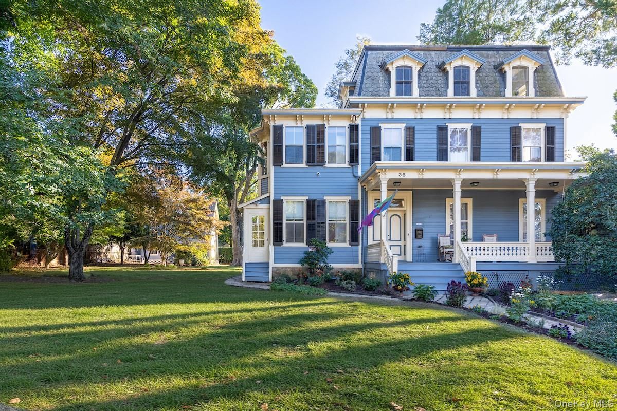 Backyard, Exterior, Facade, American Foursquare