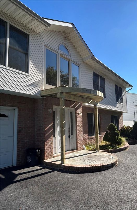 Exterior, Facade, Brick Facade, Farmhouse