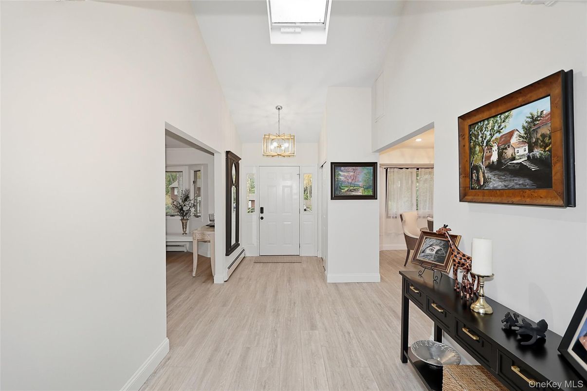 Interior, Pendant Lights, Recessed Lighting, Wood Texture Flooring