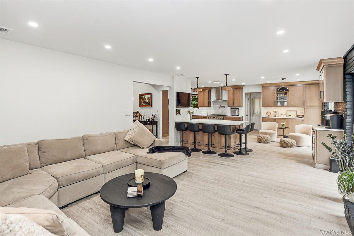 Interior, Kitchen, Living room, Pendant Lights, Recessed Lighting, Stainless Steel Appliances, Wood Texture Flooring