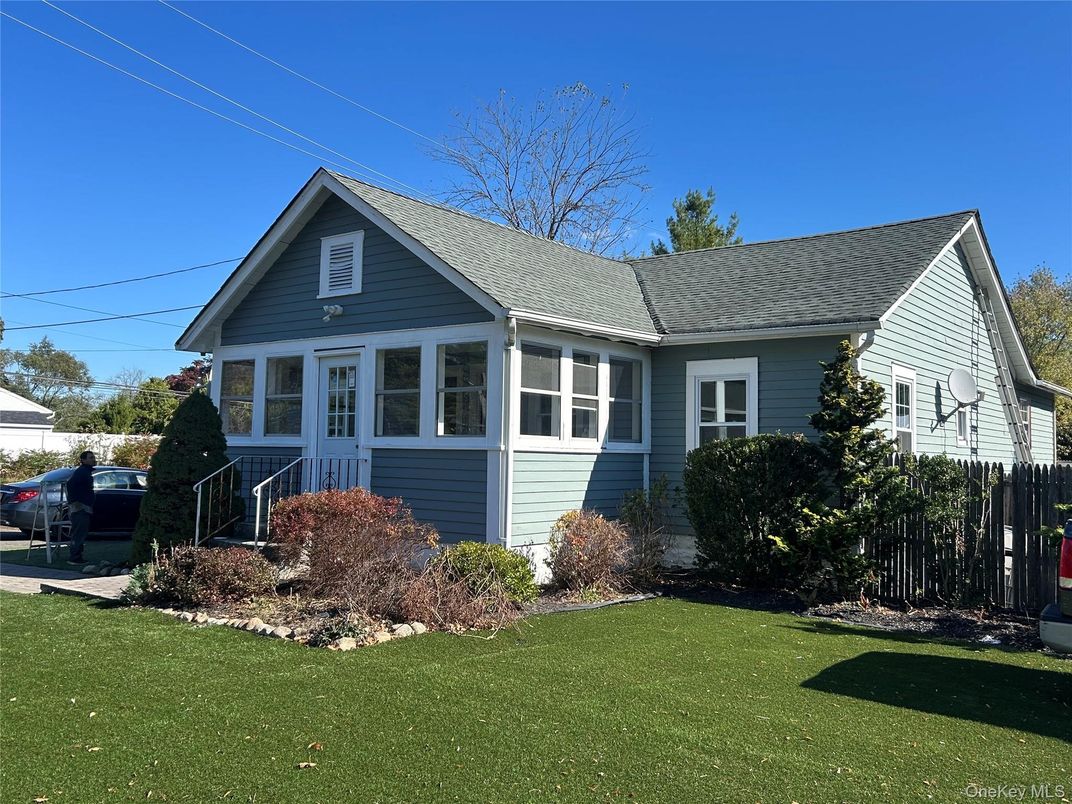 Exterior, Facade, Cape Cod