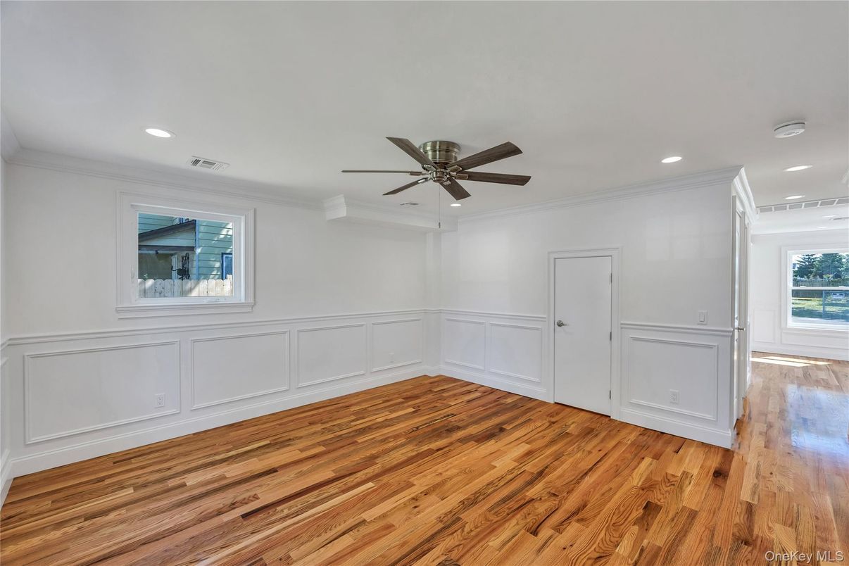 Empty room, Interior, Recessed Lighting, Wood Texture Flooring
