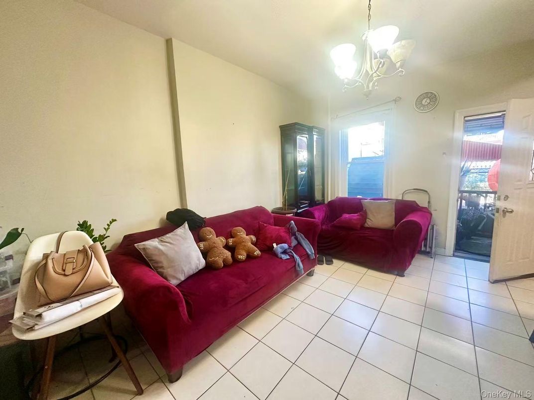 Chandelier, Interior, Living room