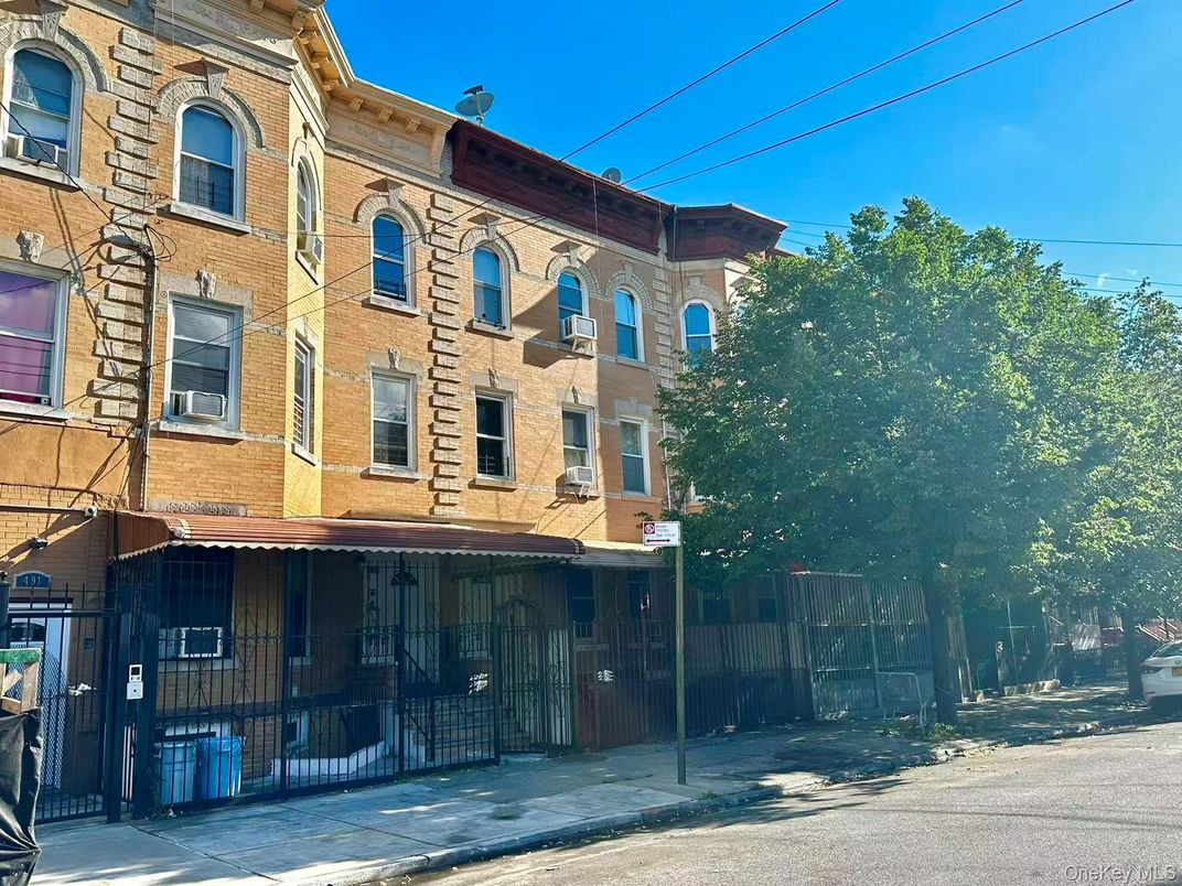 Exterior, Facade, Brick Facade, Rowhouse