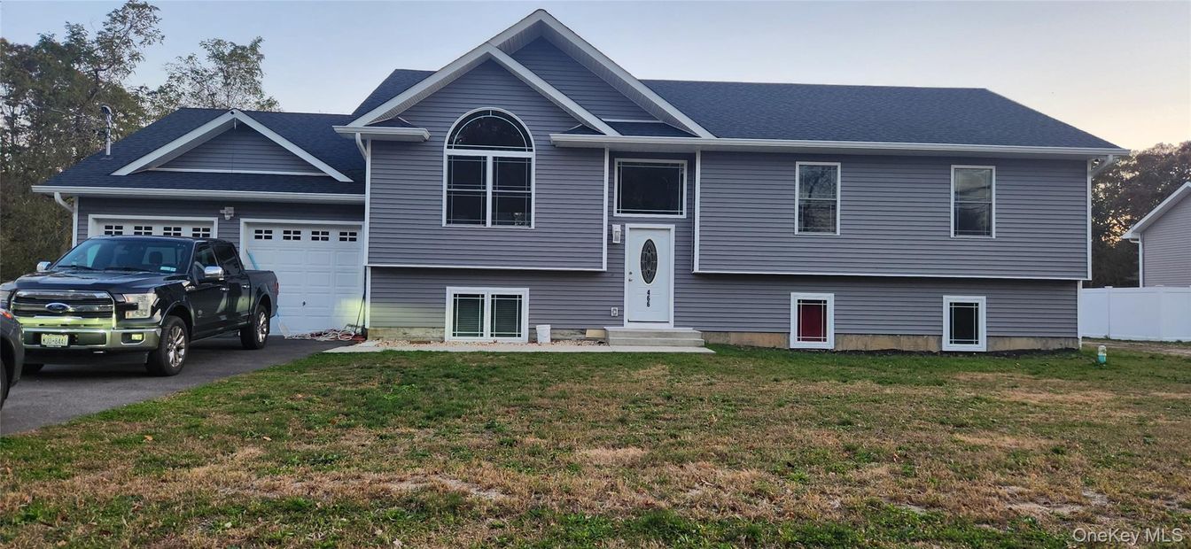 Attached, Exterior, Facade, Raised Ranch