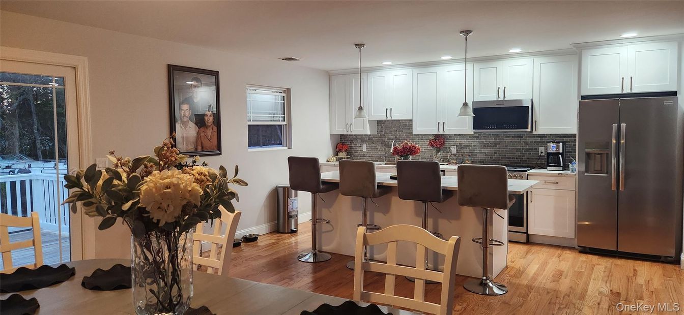 Dining room, Interior, Kitchen, Pendant Lights, Recessed Lighting, Wood Texture Flooring
