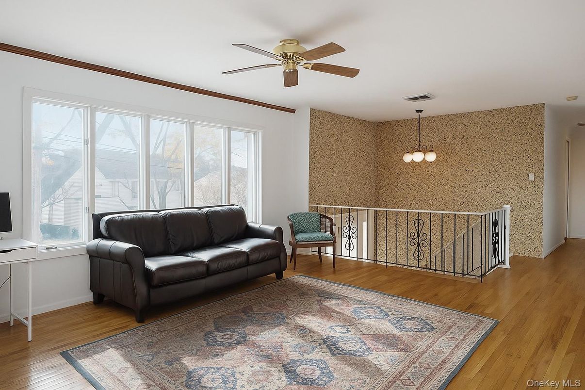 Interior, Pendant Lights, Wood Texture Flooring