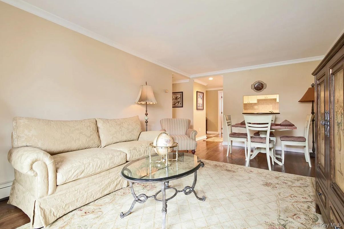 Dining room, Interior, Living room, Recessed Lighting, Wood Texture Flooring