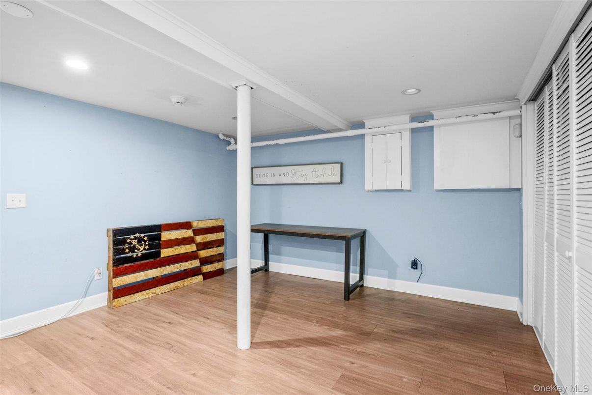 Interior, Recessed Lighting, Wood Texture Flooring