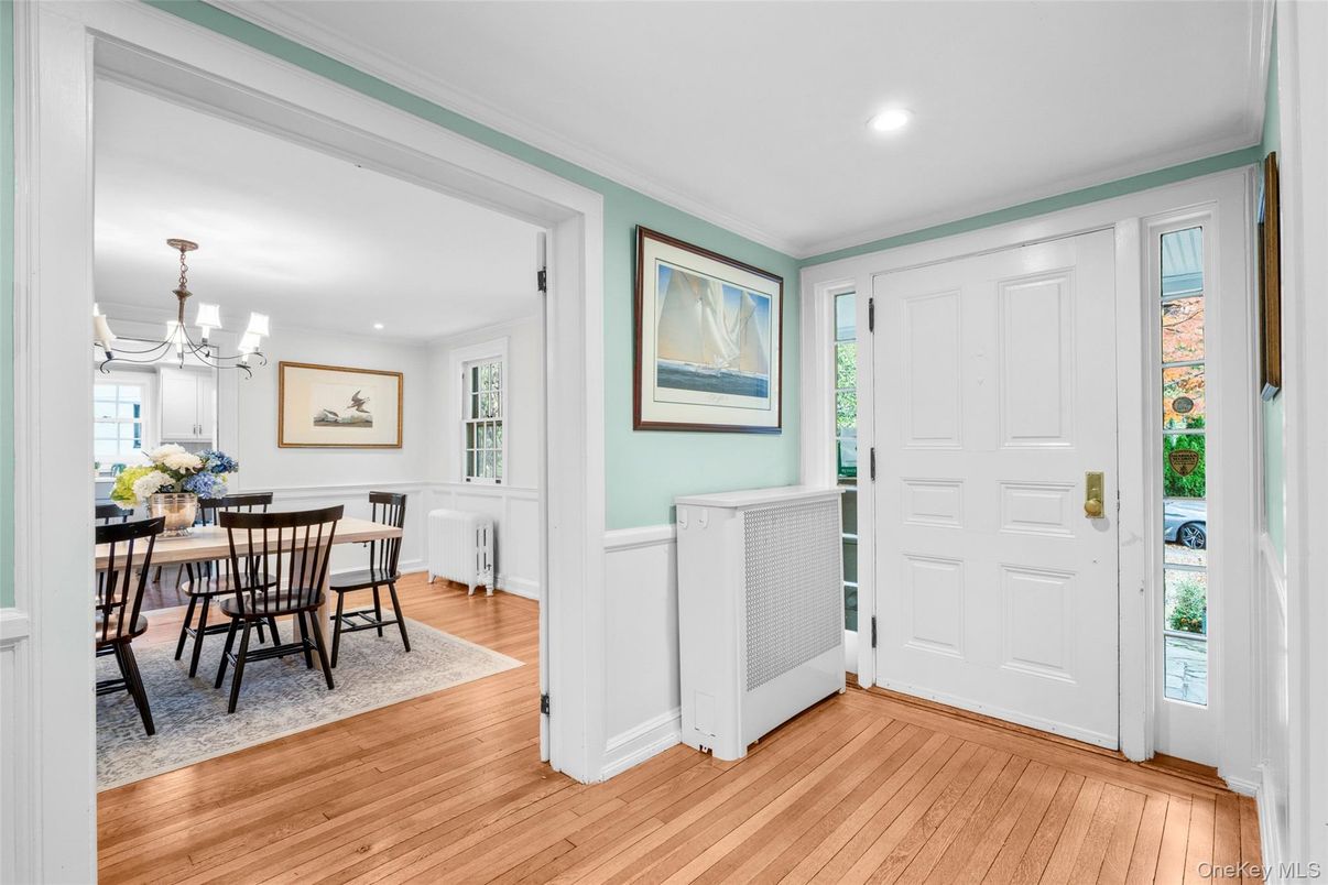Chandelier, Dining room, Interior, Recessed Lighting, Wood Texture Flooring