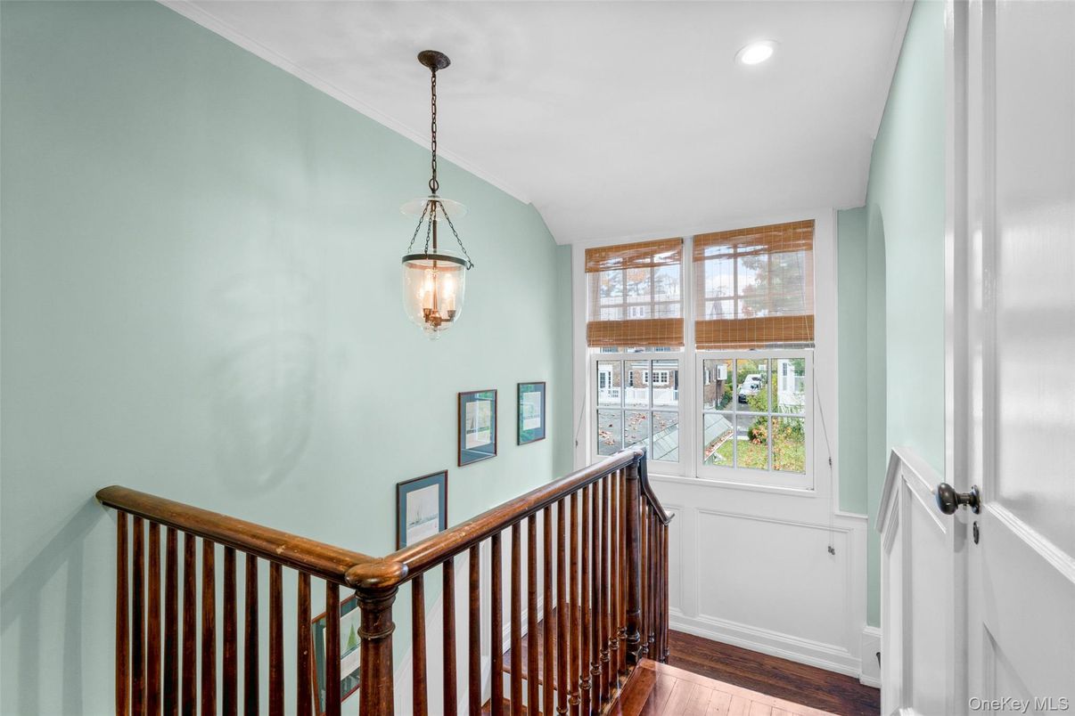 Interior, Pendant Lights, Recessed Lighting, Wood Texture Flooring