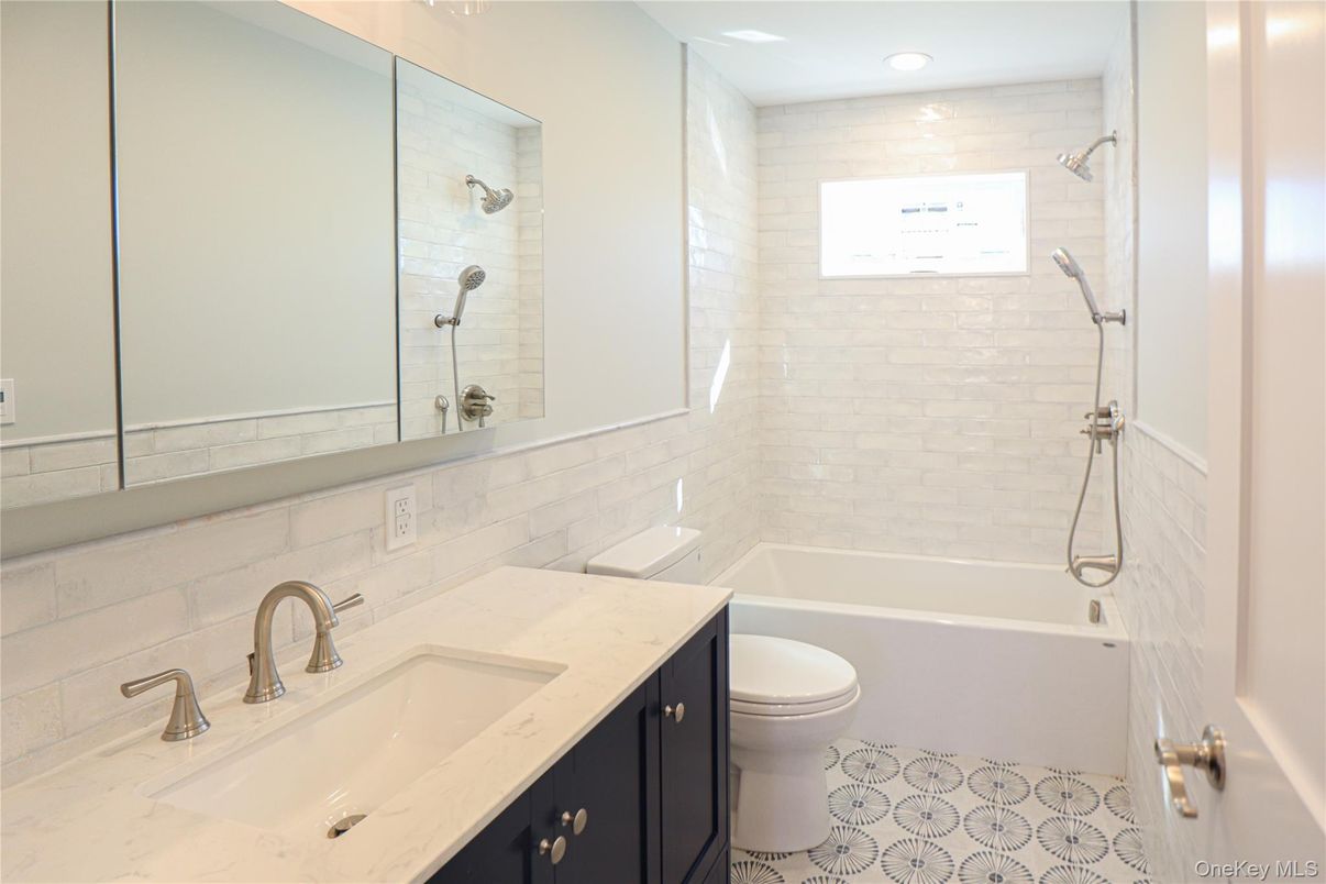 Bathroom, Interior, Recessed Lighting