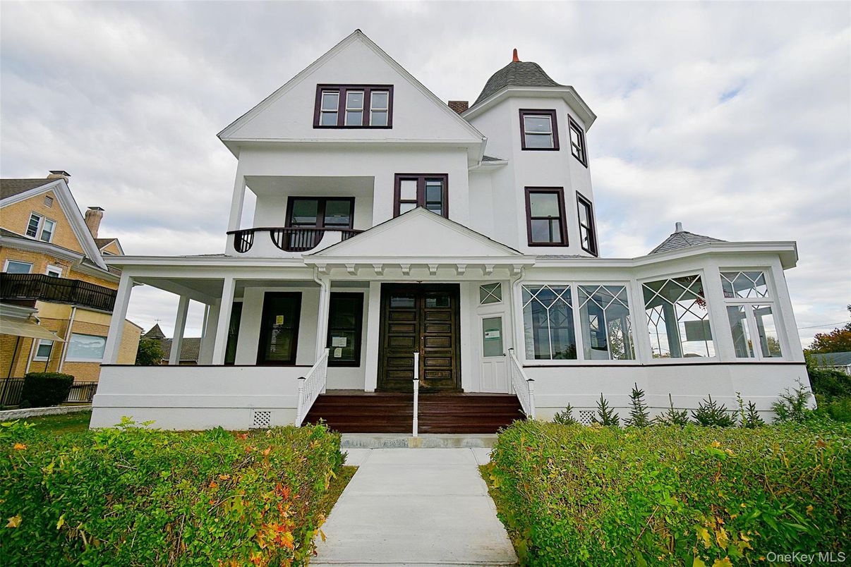 Exterior, Facade, Farmhouse