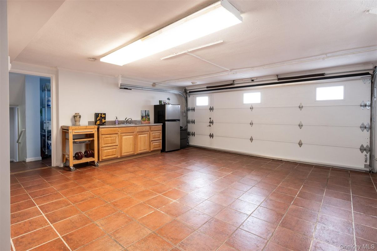 Garage, Interior