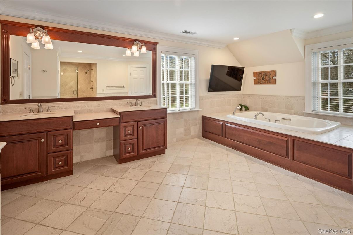 Bathroom, Dual Sink Vanities, Interior, Recessed Lighting