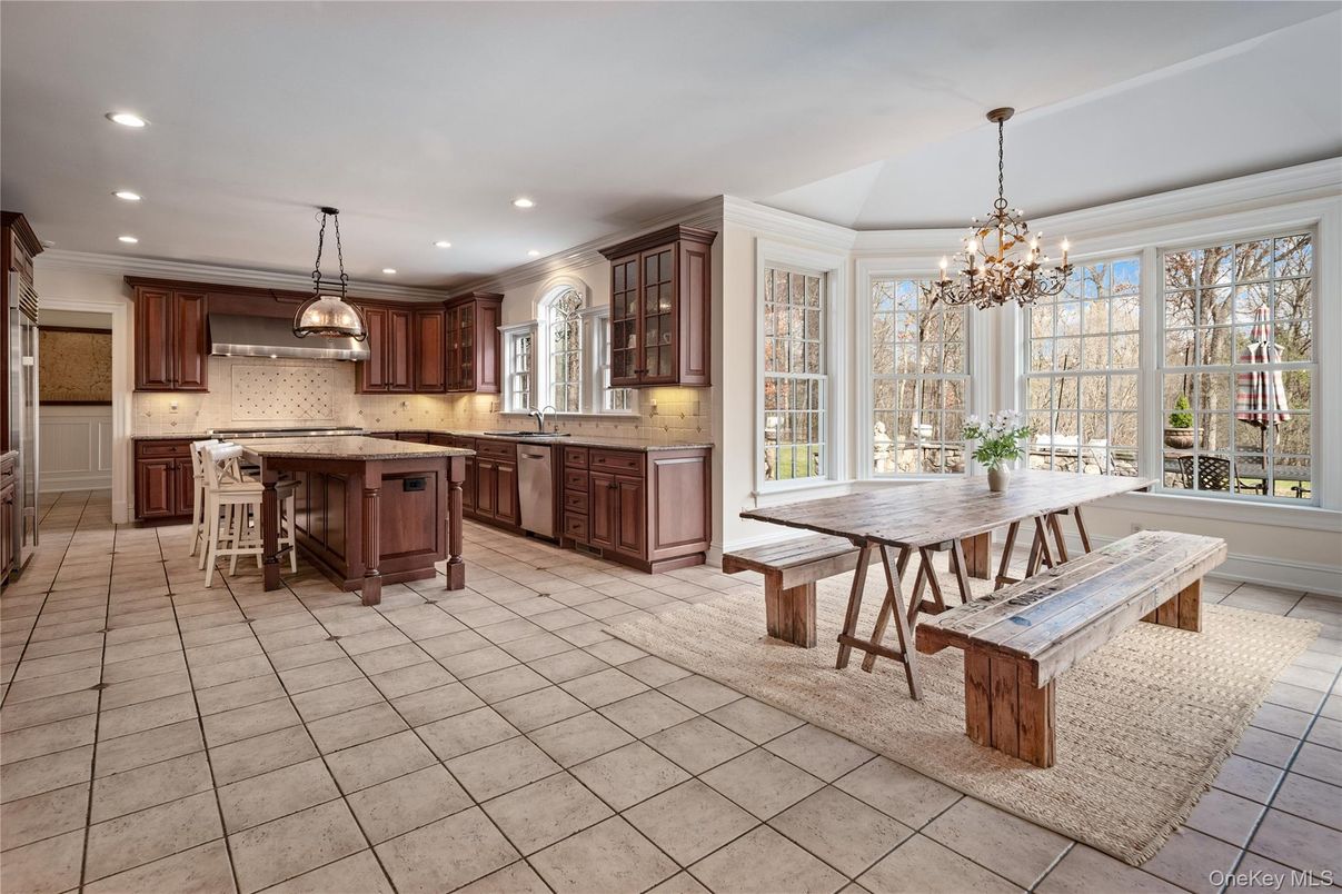 Chandelier, Dining room, Interior, Kitchen, Pendant Lights, Recessed Lighting, Stainless Steel Appliances