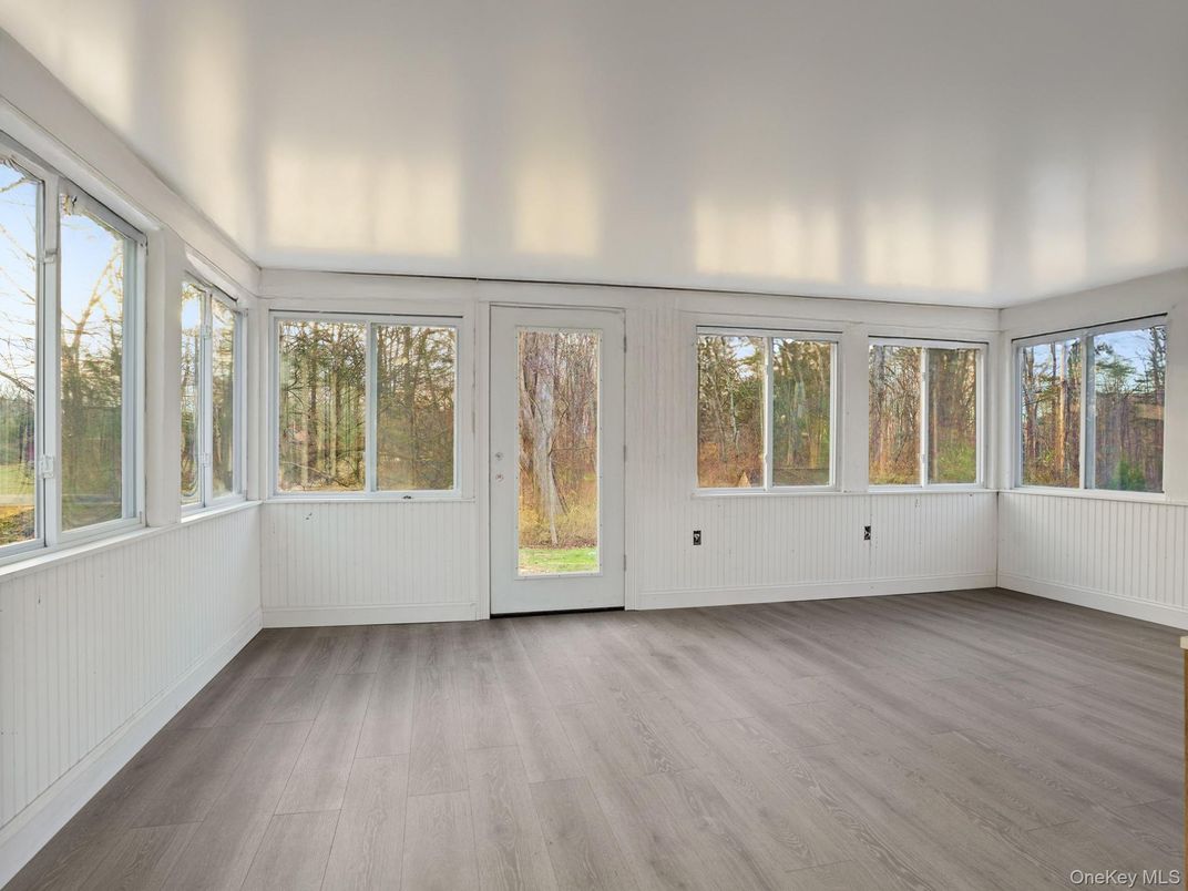 Empty room, Interior, Sun Room, Wood Texture Flooring