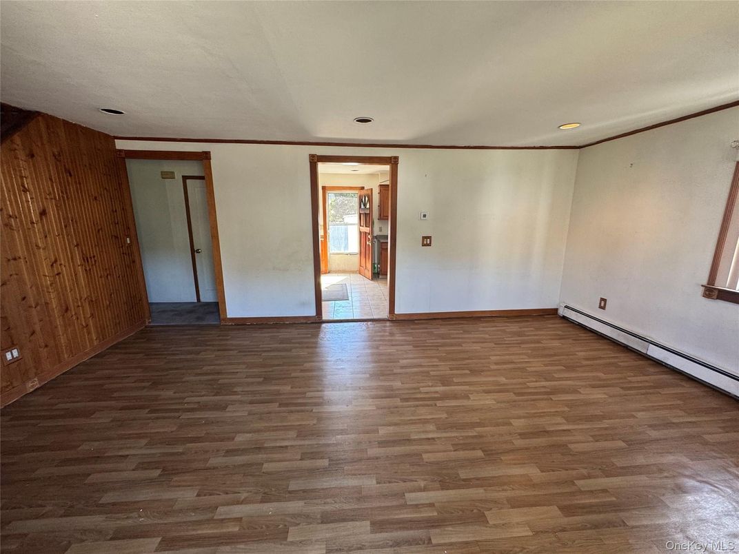 Empty room, Interior, Recessed Lighting, Wood Texture Flooring
