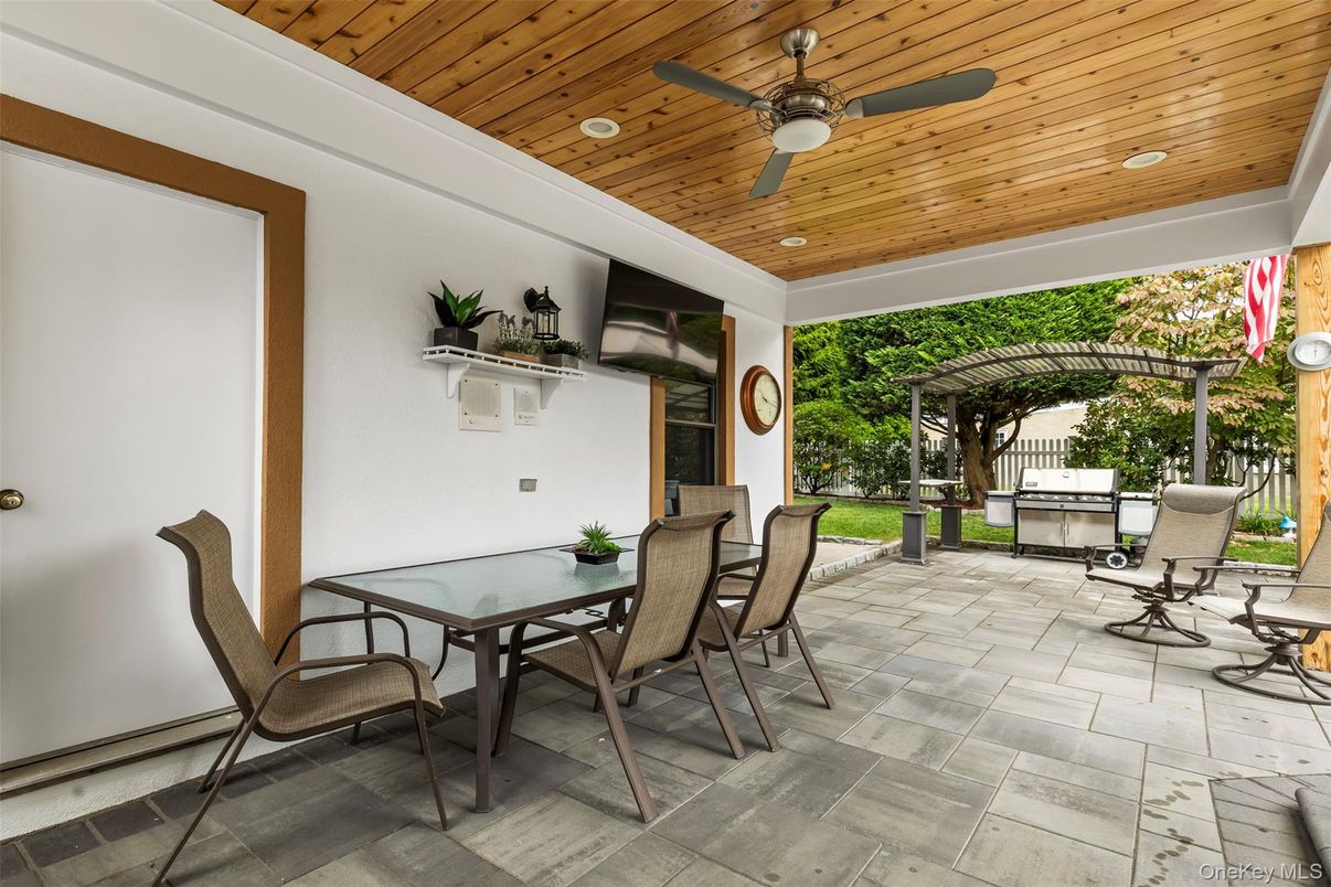 Exterior, Outdoor Kitchen, Wooden Ceilings