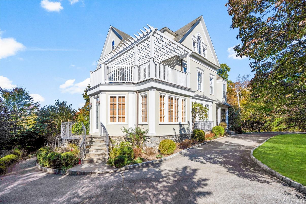 Exterior, Facade, Farmhouse