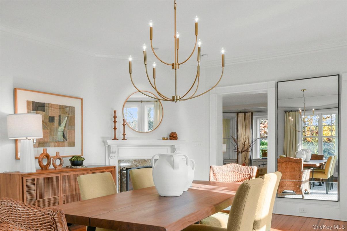 Chandelier, Dining room, Fireplace, Interior, Wood Texture Flooring
