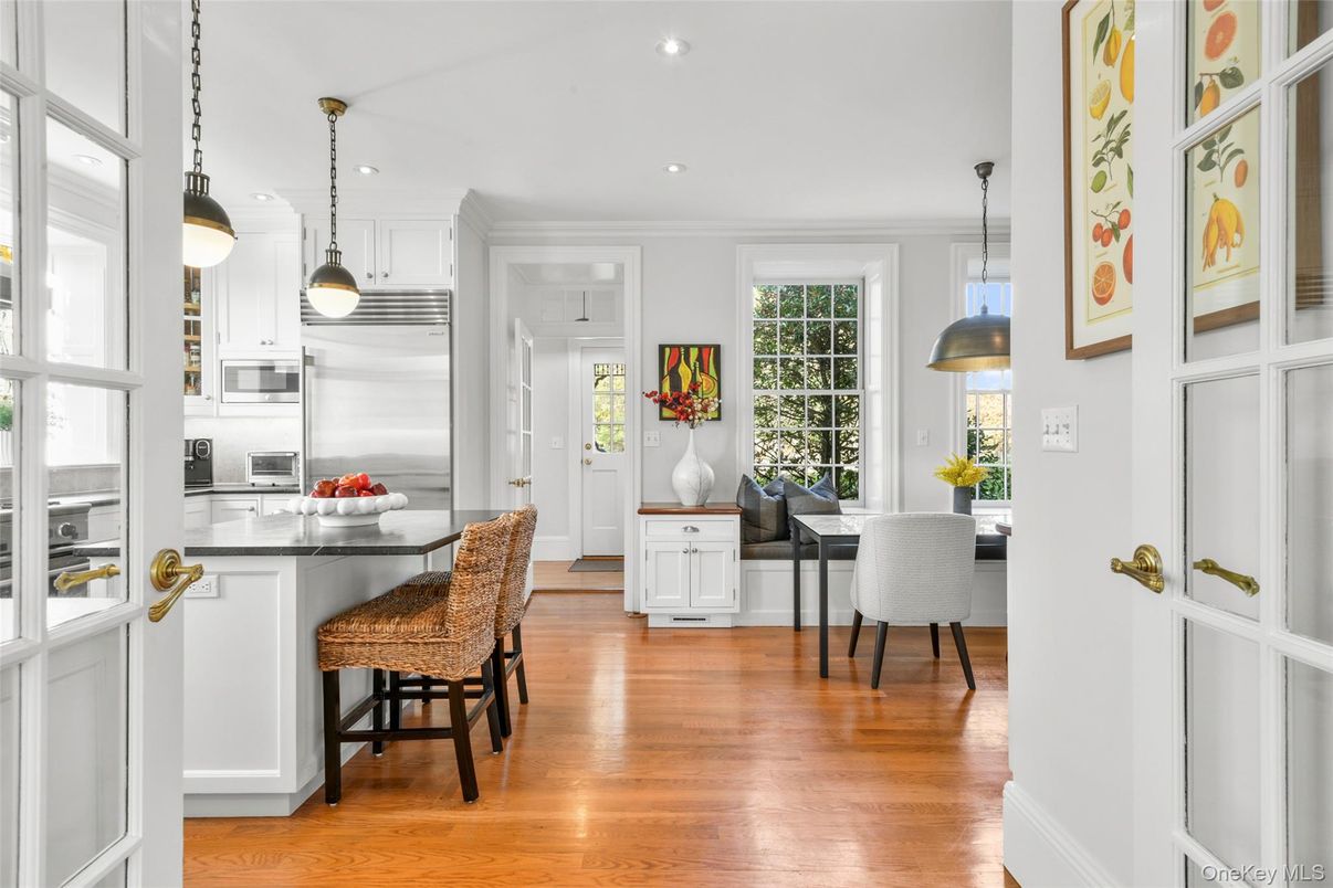 Dining room, Interior, Kitchen, Pendant Lights, Recessed Lighting, Wood Texture Flooring
