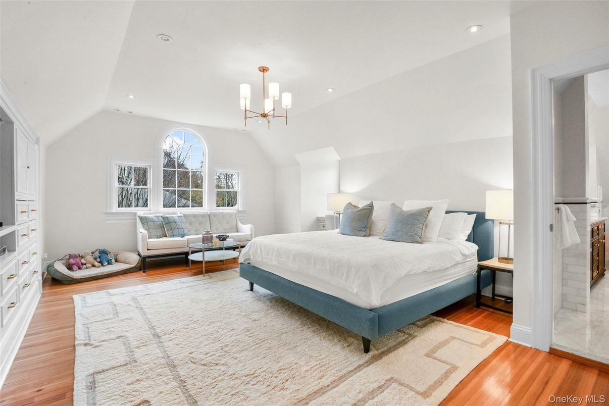 Bedroom, Chandelier, Interior, Pendant Lights, Recessed Lighting, Wood Texture Flooring