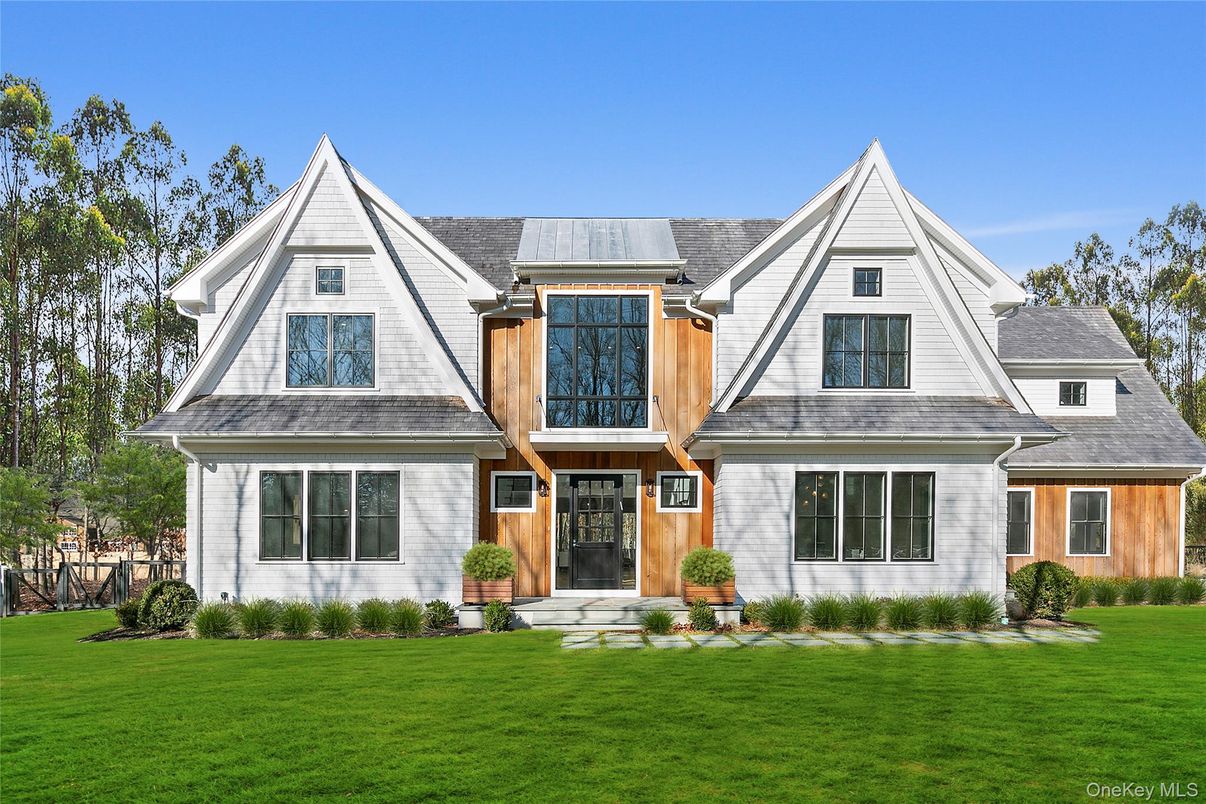 Exterior, Facade, Farmhouse
