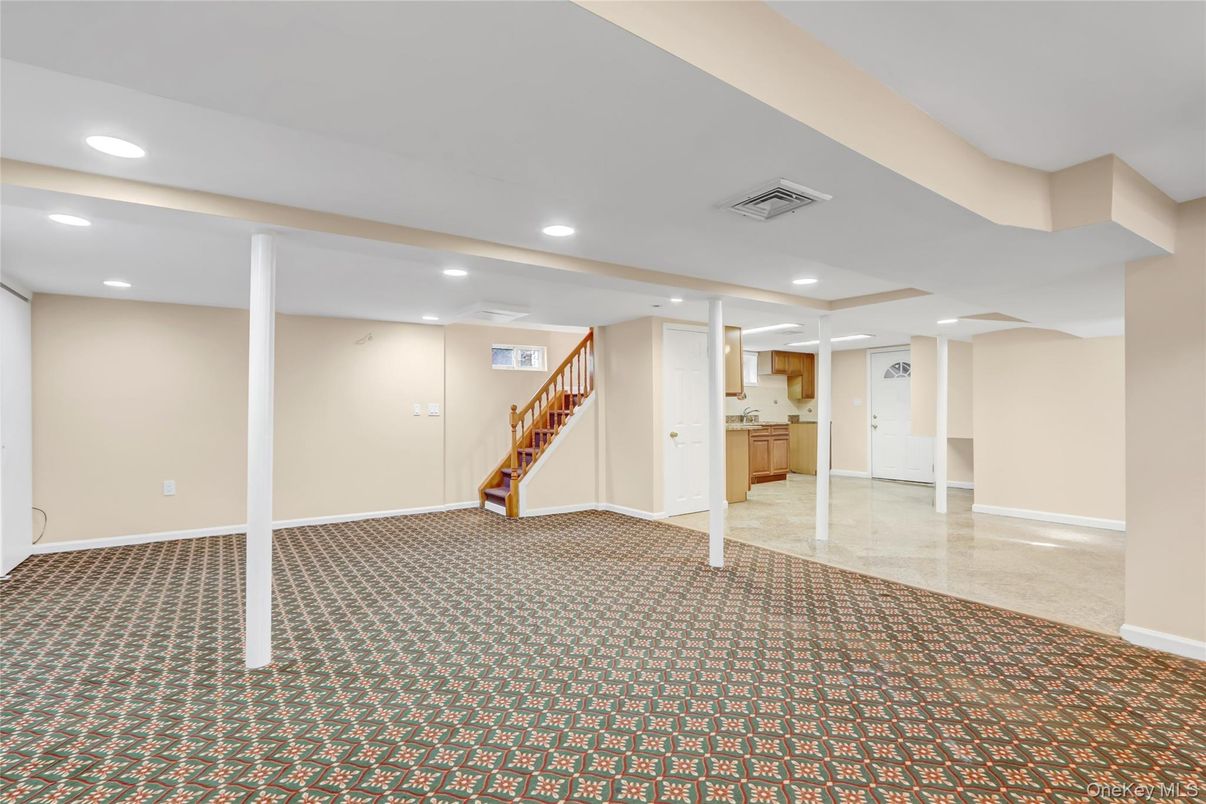 Empty room, Interior, Recessed Lighting