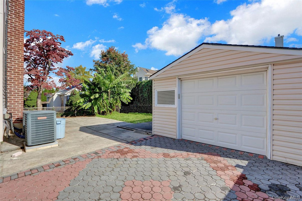 Detached Garage, Exterior