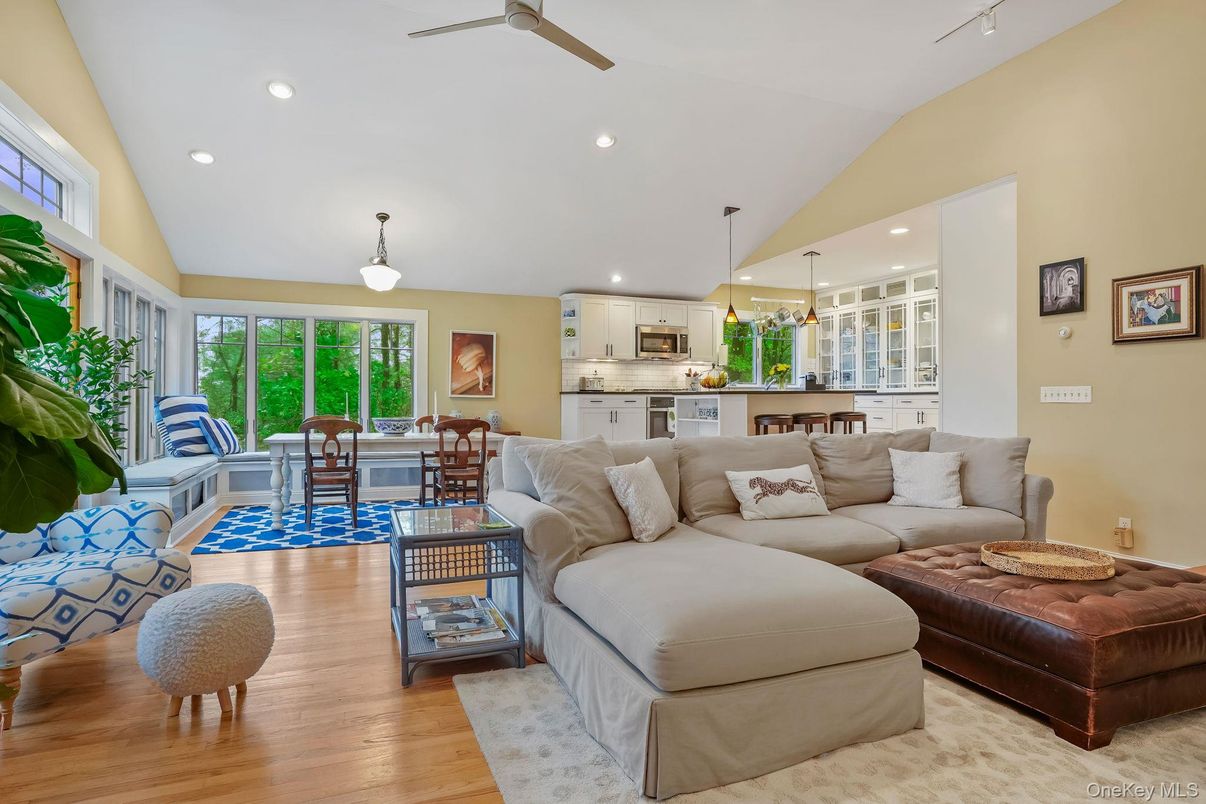 Interior, Kitchen, Living room, Pendant Lights, Recessed Lighting, Wood Texture Flooring