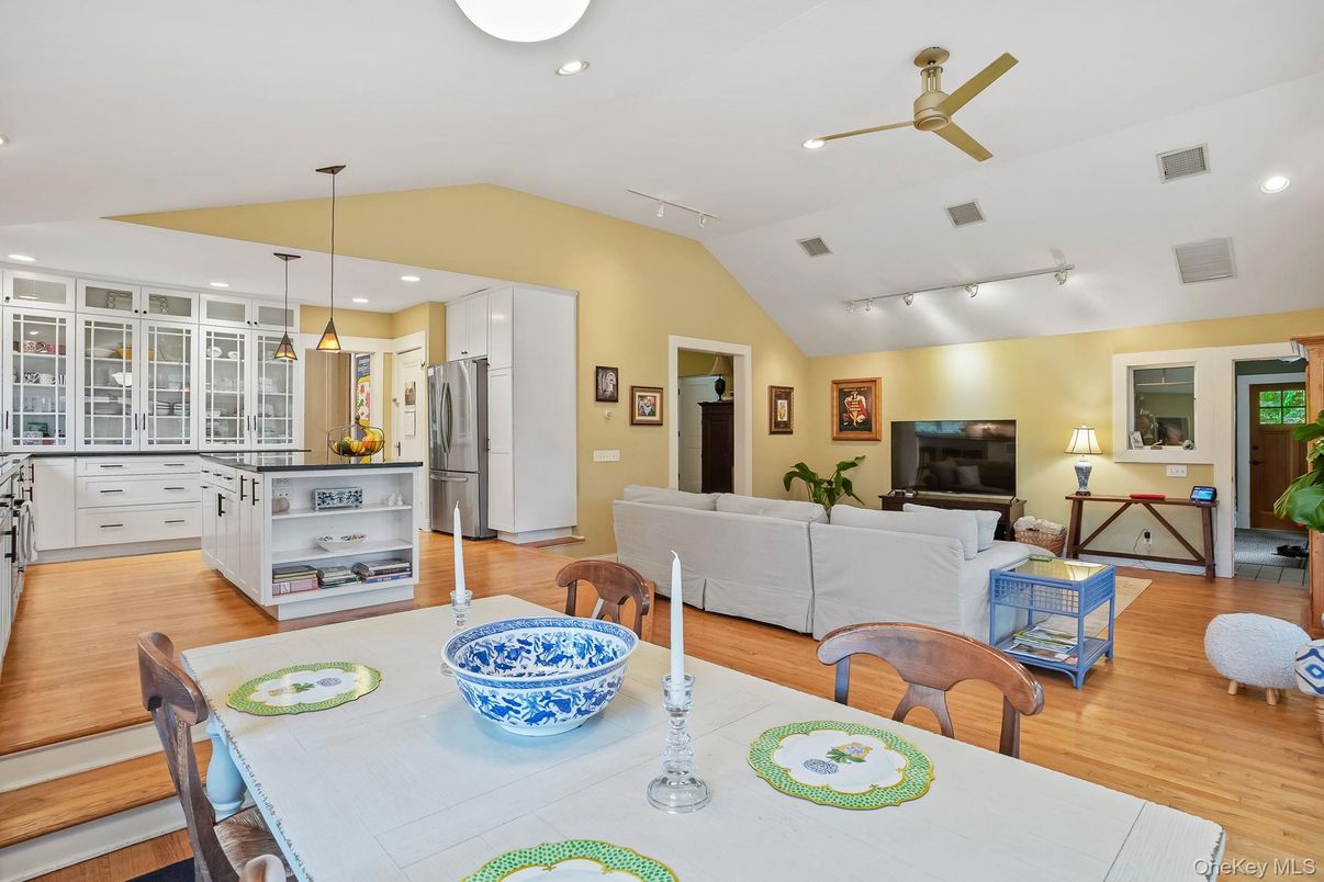 Dining room, Interior, Kitchen, Living room, Pendant Lights, Recessed Lighting, Stainless Steel Appliances, Wood Texture Flooring