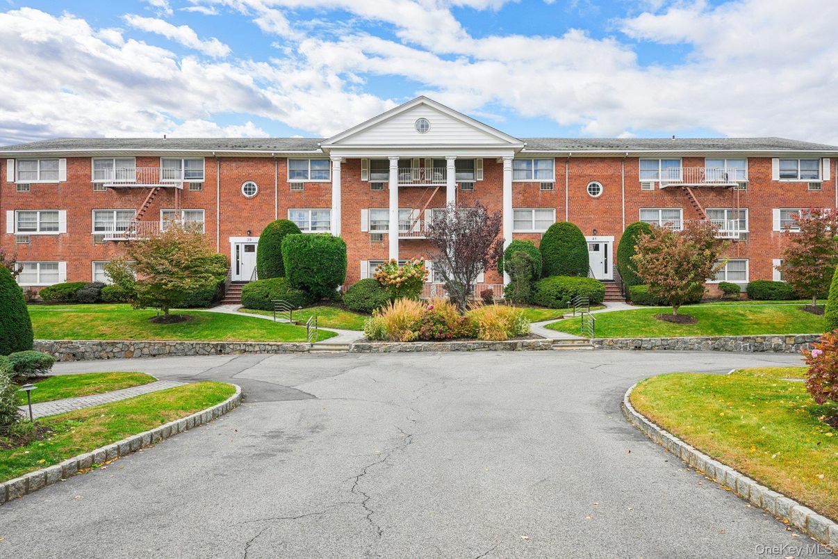 Exterior, Facade, Brick Facade, Georgian
