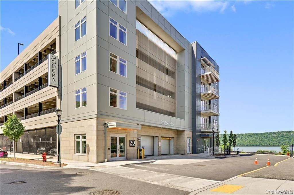 Exterior, Facade, Condo Building