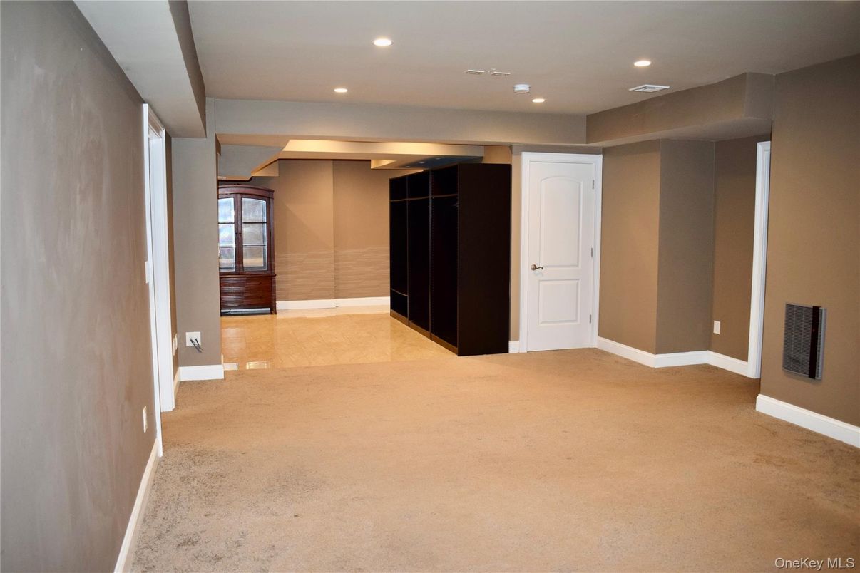 Empty room, Interior, Recessed Lighting