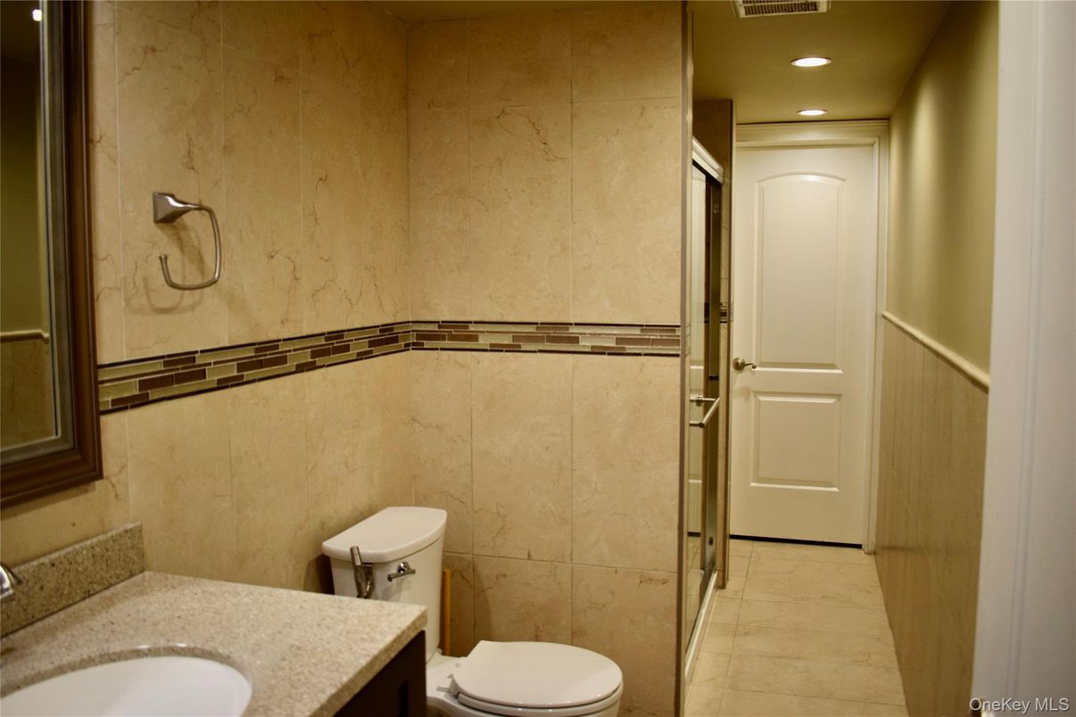 Bathroom, Interior, Recessed Lighting