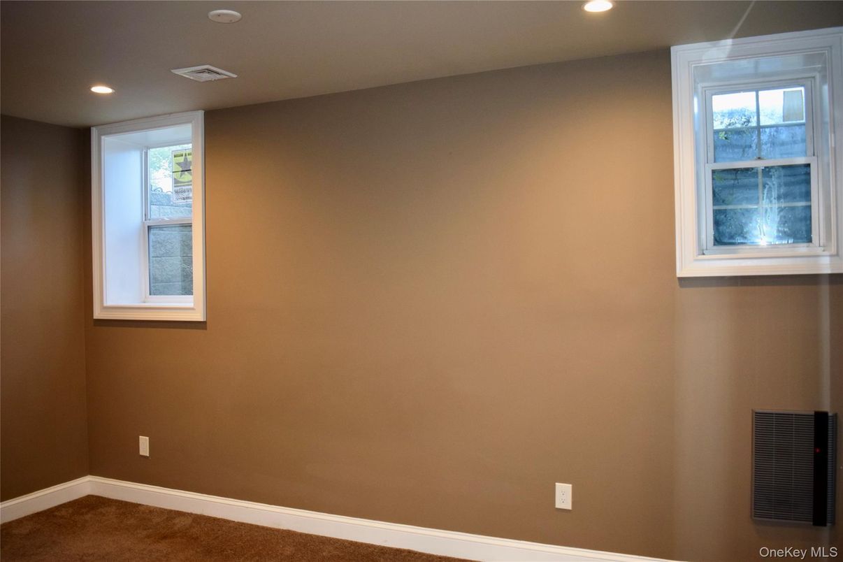 Empty room, Interior, Recessed Lighting
