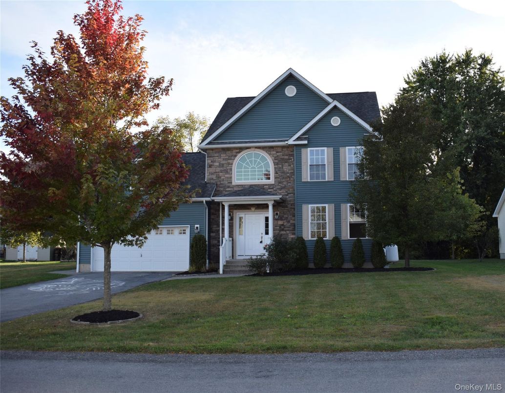 Attached, Exterior, Facade, Brick Traditional