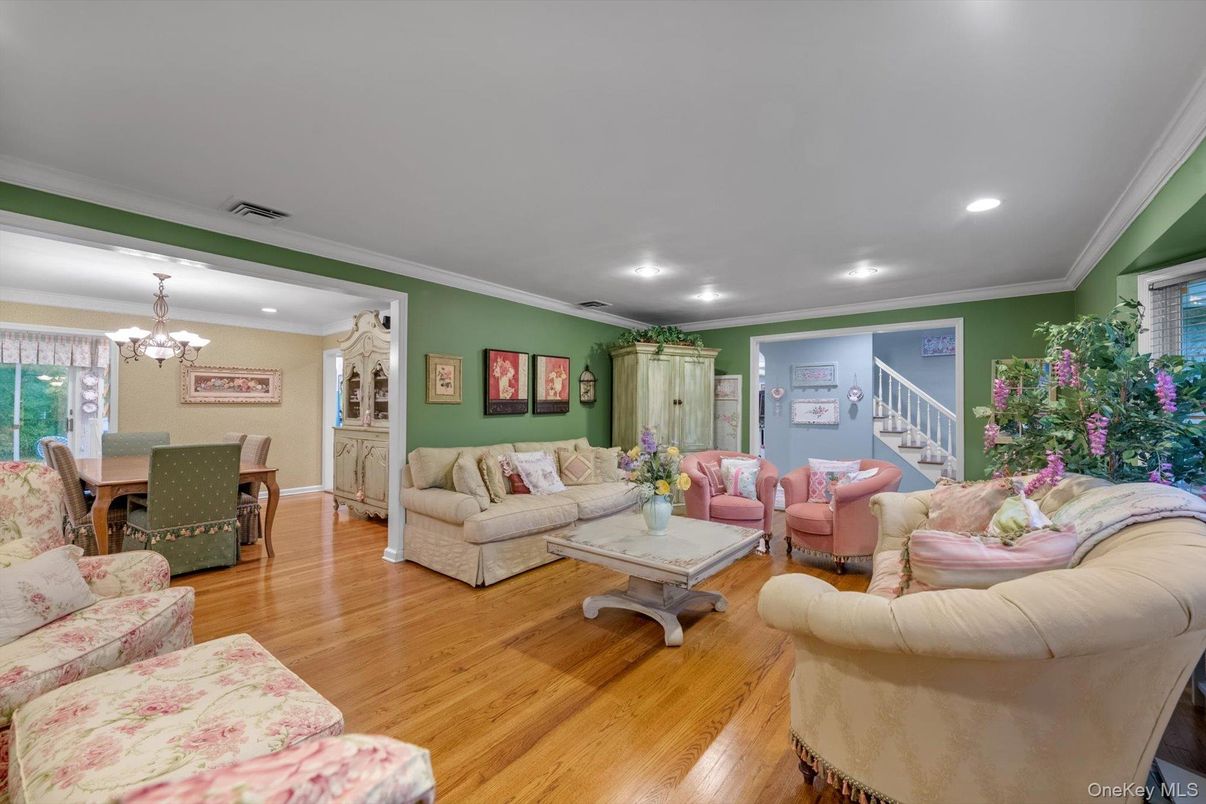 Chandelier, Dining room, Interior, Living room, Recessed Lighting, Wood Texture Flooring