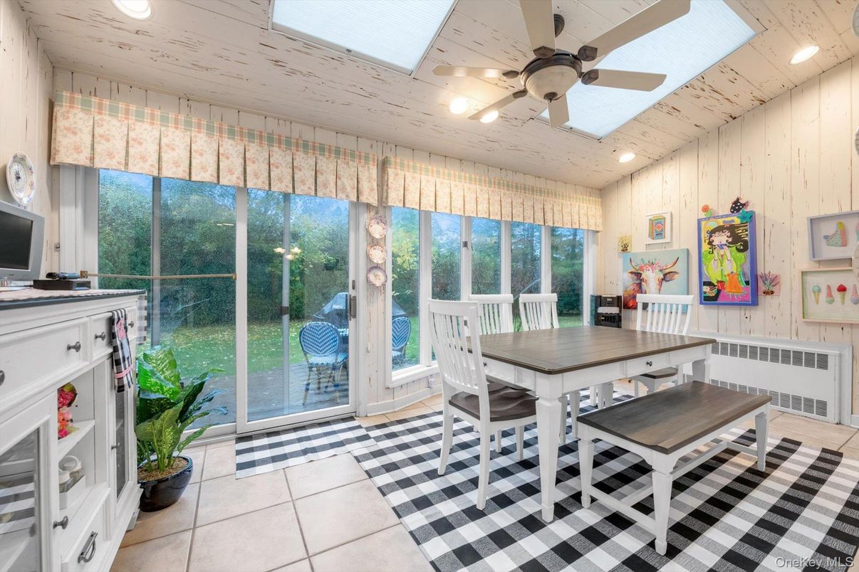 Dining room, Interior, Recessed Lighting