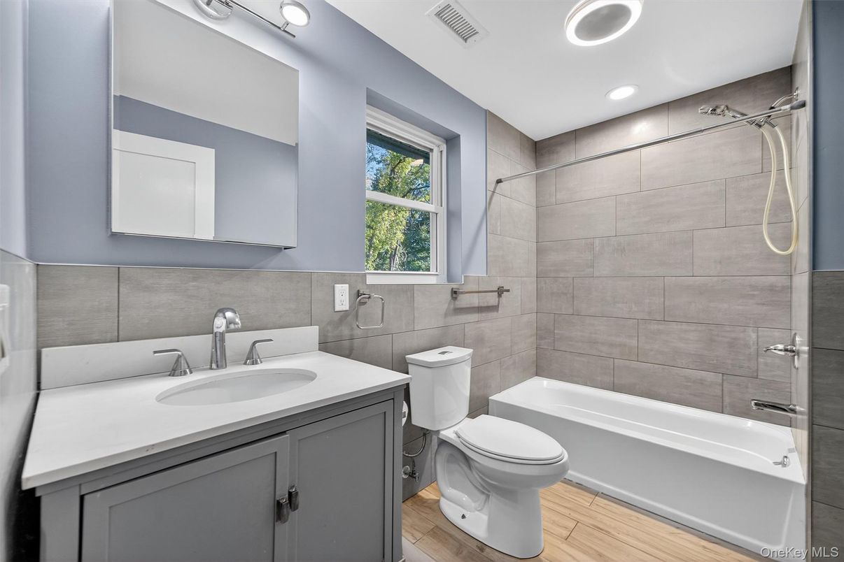 Bathroom, Interior, Recessed Lighting, Wood Texture Flooring