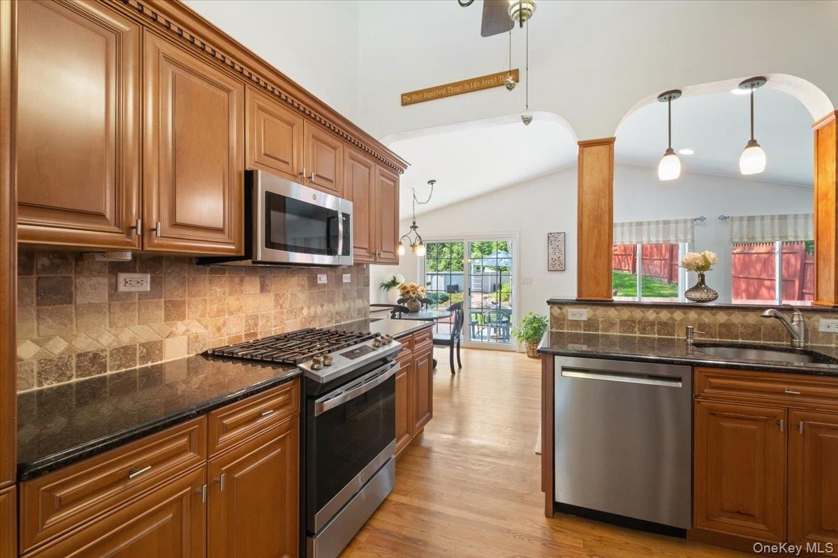 Dining room, Interior, Kitchen, Pendant Lights, Stainless Steel Appliances, Wood Texture Flooring