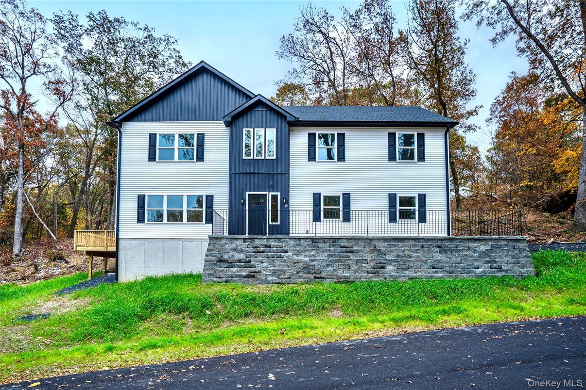 Exterior, Facade, Farmhouse